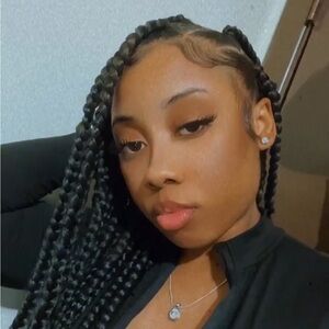 Meet your Posher, Niera